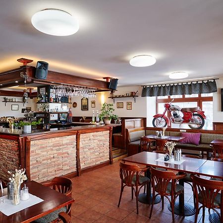 Hotel Zlata Hvezda Vimperk Buitenkant foto