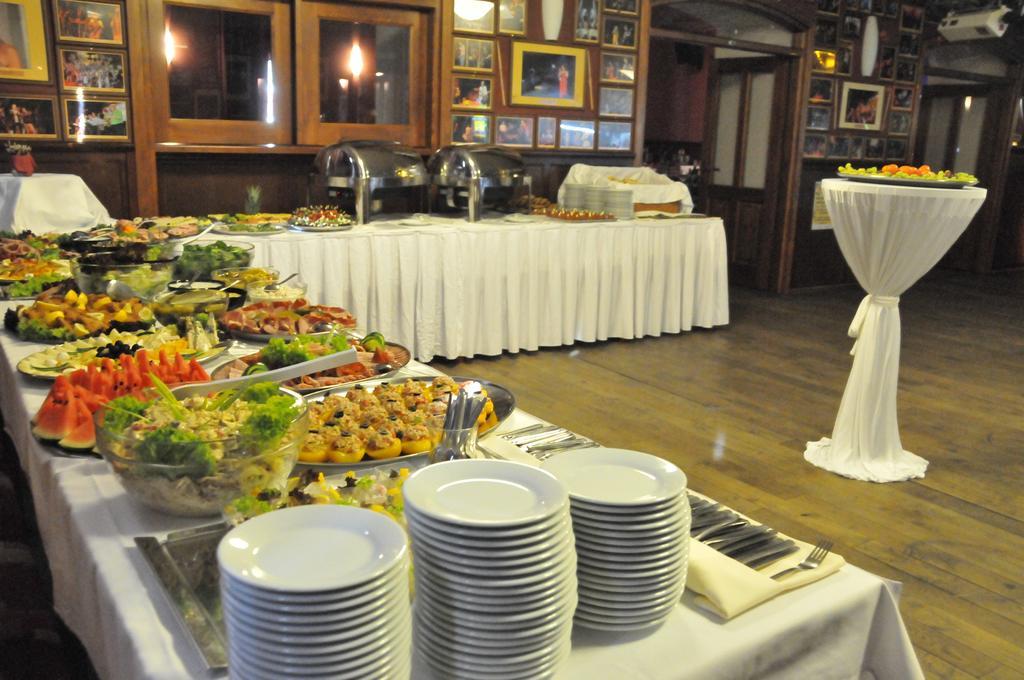 Hotel Zlata Hvezda Vimperk Buitenkant foto