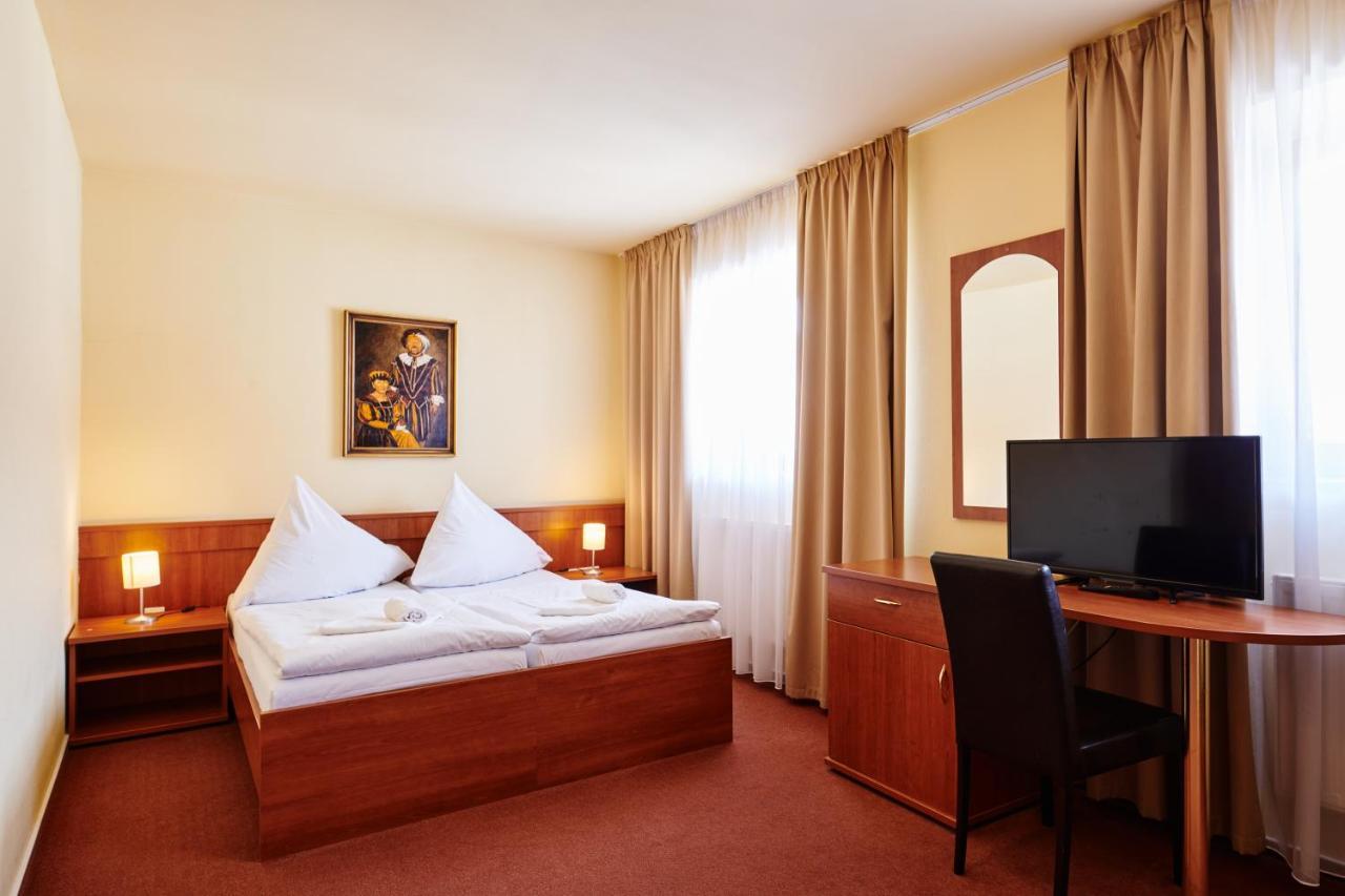 Hotel Zlata Hvezda Vimperk Buitenkant foto