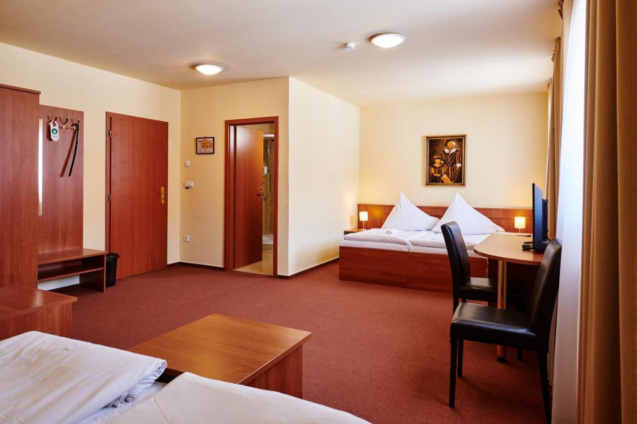 Hotel Zlata Hvezda Vimperk Buitenkant foto
