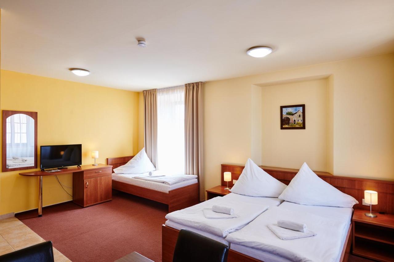 Hotel Zlata Hvezda Vimperk Buitenkant foto
