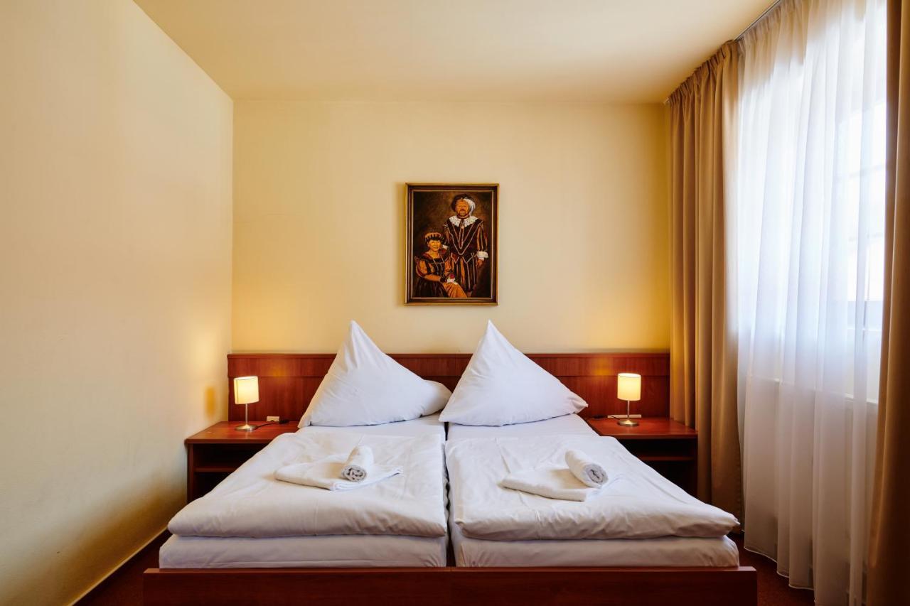 Hotel Zlata Hvezda Vimperk Buitenkant foto