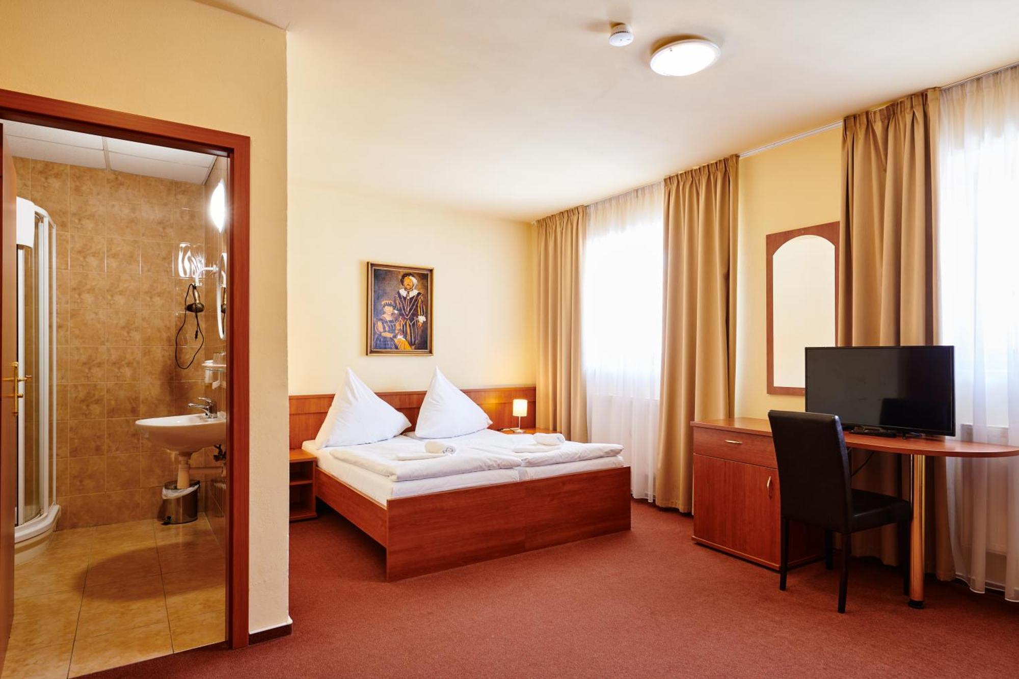 Hotel Zlata Hvezda Vimperk Buitenkant foto