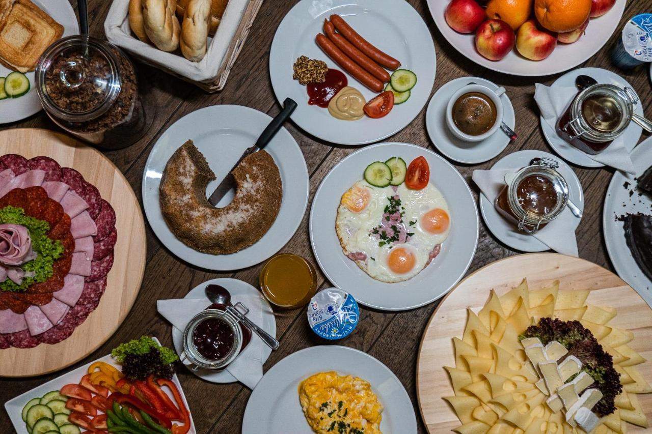 Hotel Zlata Hvezda Vimperk Buitenkant foto